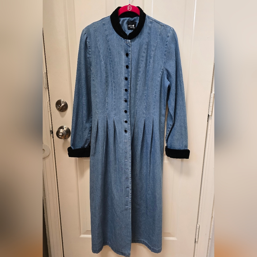 Halmode Petite Denim Dress Size 10 with Black Accents